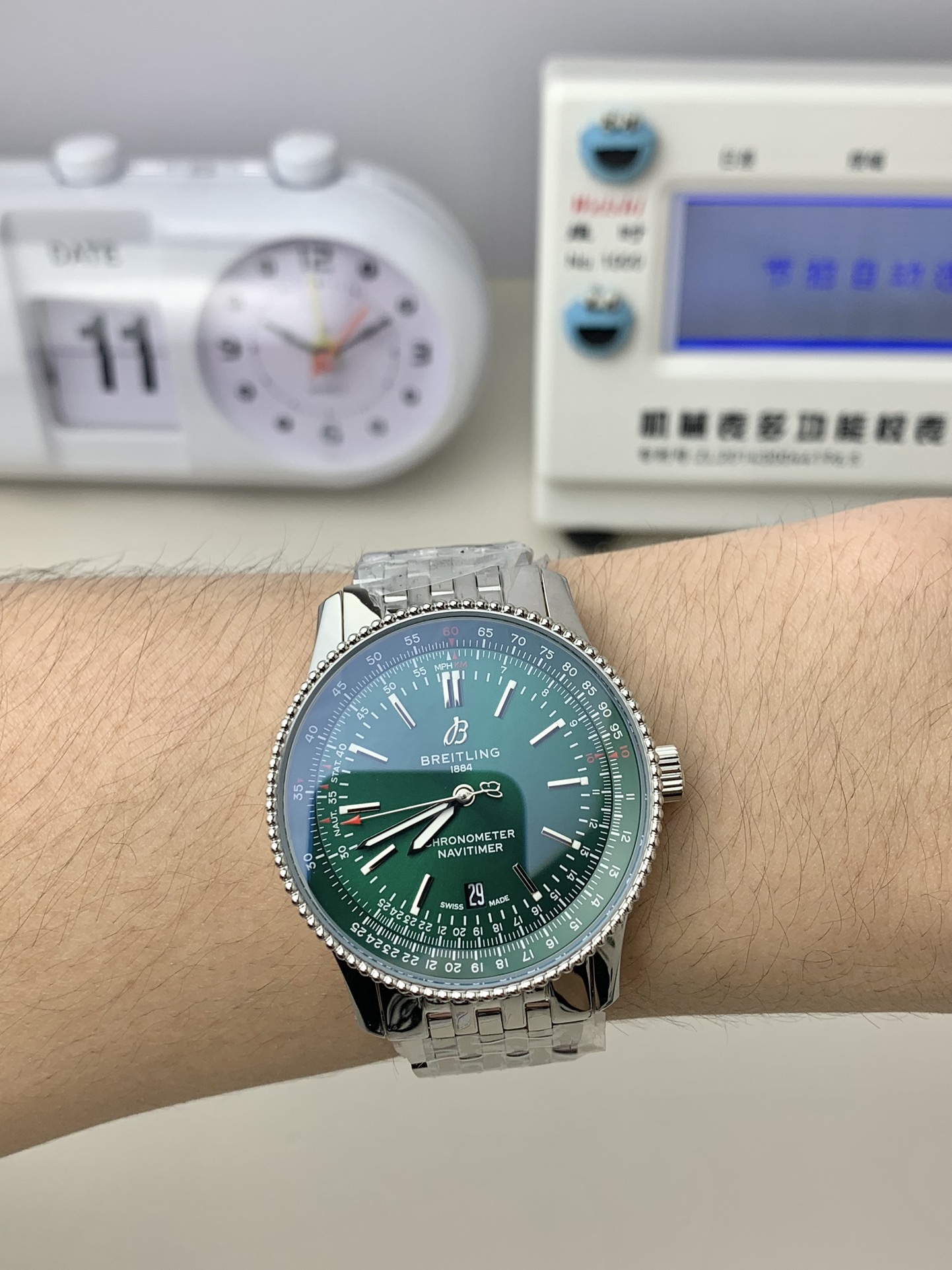 Breitling-Navitimer 1 41mm Date Stainless Steel/Steel Green Dial TF A2824 Automatic - Image 7