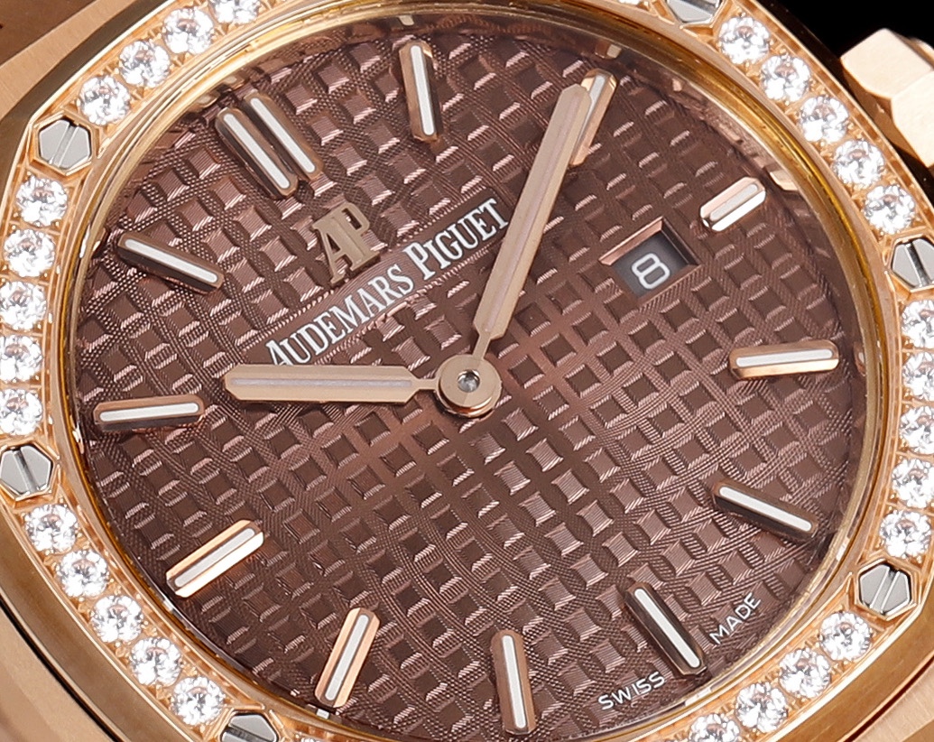 Audemars Piguet-Royal Oak Ladies 67651OR 33mm Diamonds Rose Gold/Rose Gold Cream Dial TKF Swiss Cal.2713 Quartz - Image 4