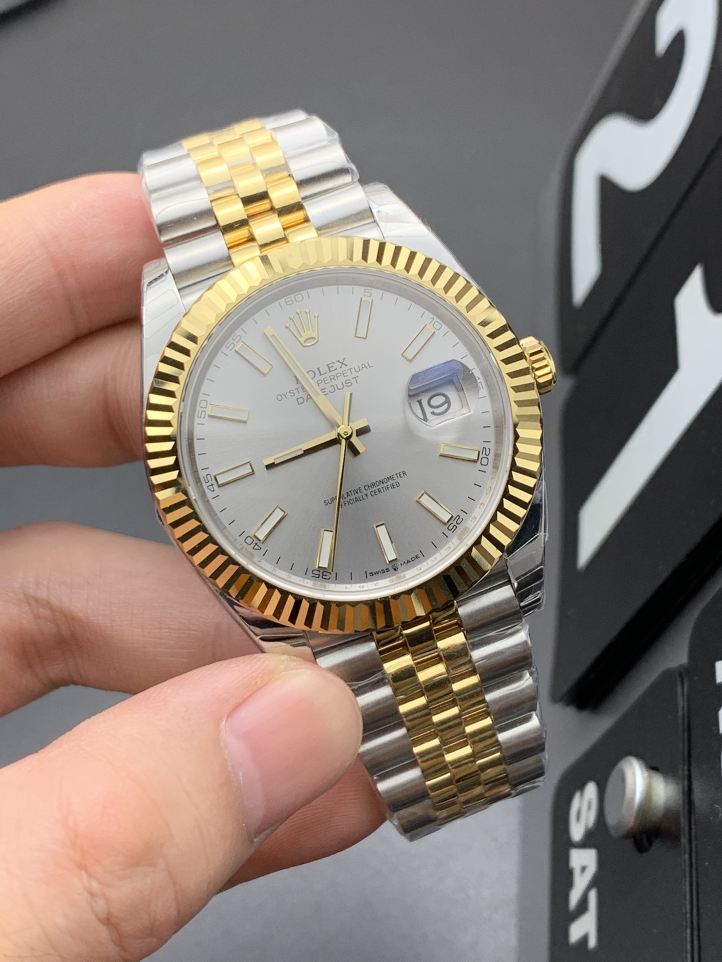Rolex-Datejust 126333 41mm Jubilee Yellow Gold/Steel Silver Dial Stick Markers Clean DD3235 Automatic - Image 2